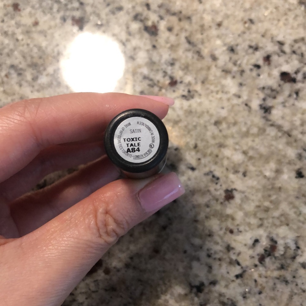 MAC TOXIC TALE - Picture 2 of 3